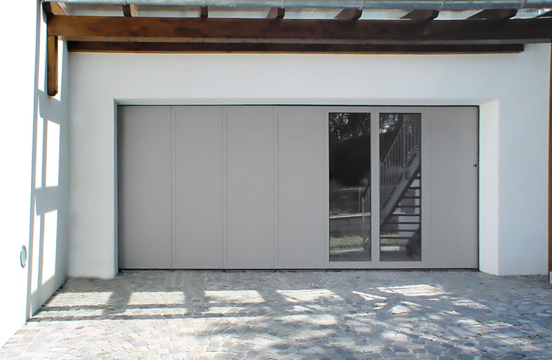LINDPOINTNER Seitensektionaltor LSS4000 mit Verglasung